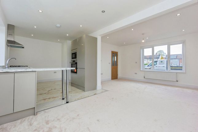 5, Spalding Drive, Greater Manchester photo 3
