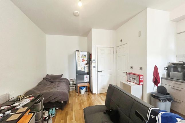 Flat for sale in Sunson Place, Havelock Road, Luton