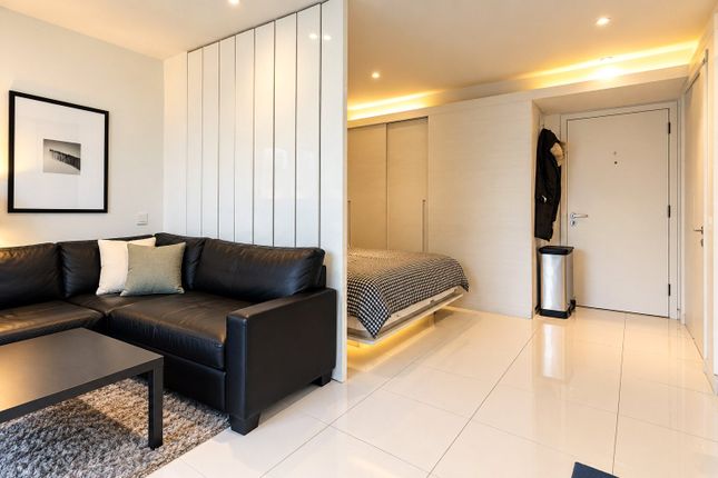 Flat 2004, 3, Pan Peninsula Square, Canary Wharf photo 3