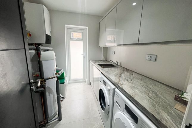 Lyndhurst Rise Ig7