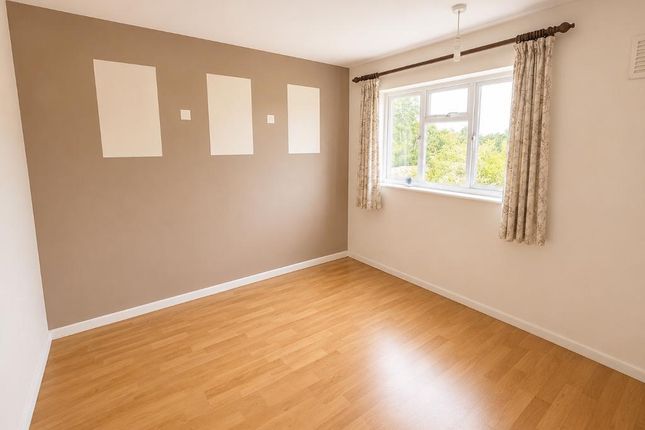 63, Brow Crescent, Orpington photo 5