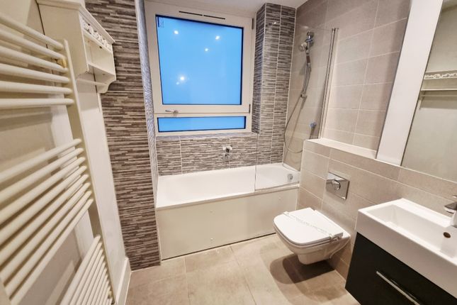 70 Vista Tower, STEVENAGE photo 2