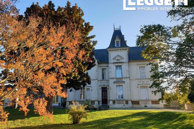 Thumbnail Villa for sale in Fontenay-Le-Comte, Vendée, Pays De La Loire