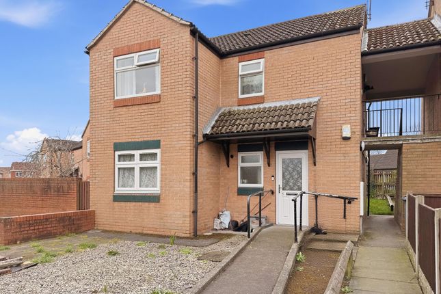 1-bed flat on 6 Thievesdale Close, Worksop, £70,000