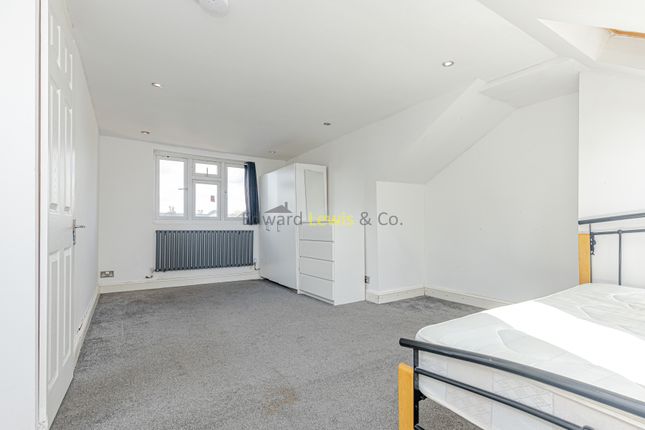 Duplex to rent in Kyverdale Road, London