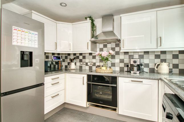 15 Roseberry Gardens, Nottingham photo 4