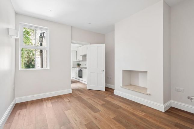 111, High Street, Northwood photo 4