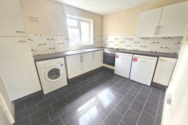 Flat for sale in Spear Close, Luton