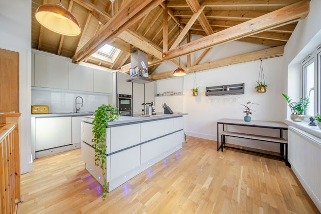 33a,, Gautrey Road, London photo 3
