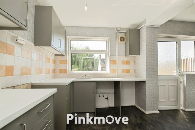 12, Glanwern Avenue, Newport photo 4
