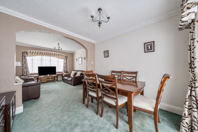 32, Carlyon Avenue, Harrow photo 2