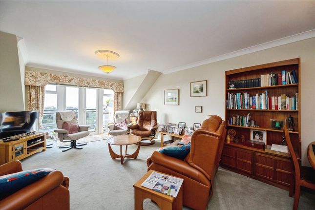 Flat 70, The Gate House, 354, Sea Front, Hampshire photo 2