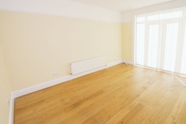 Flat to rent in Gannon Road, Worthing