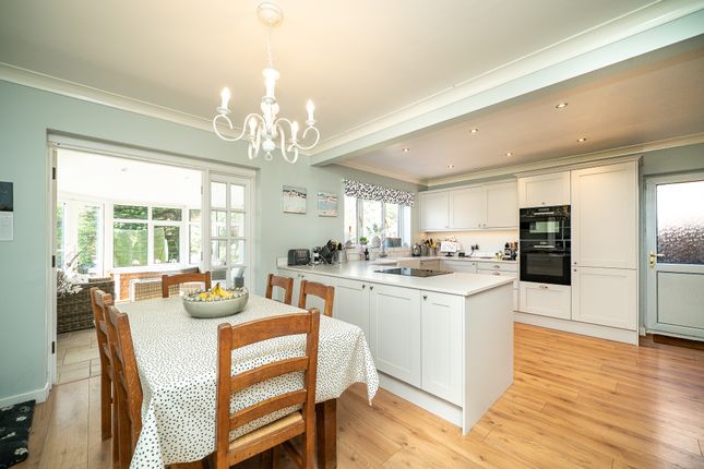 14, Cross Meadow, Chesham photo 2