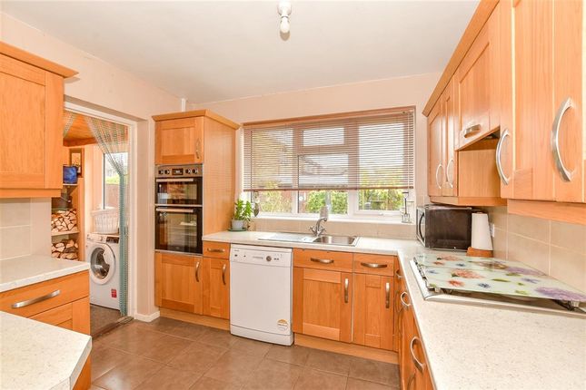 2-bed house on Craythorne Close, New Romney, £300,000