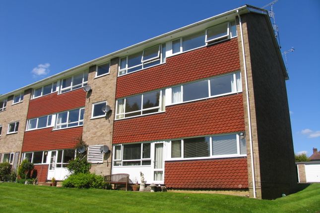 Thumbnail Flat to rent in East Hill, Oxted