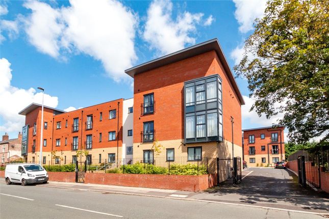 Flat to rent in Lower Broughton Road, Salford