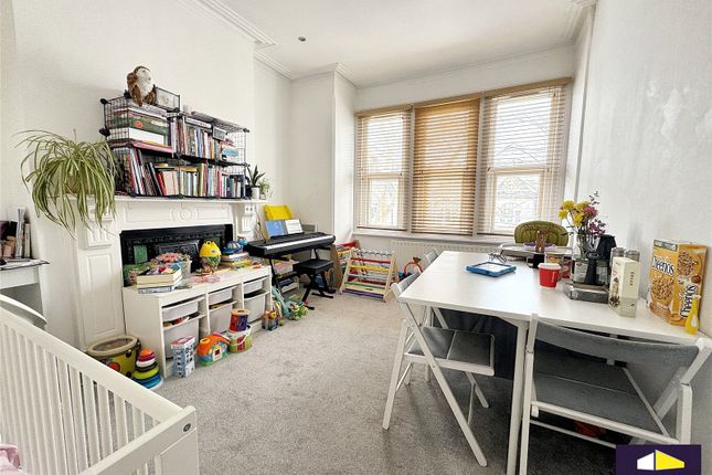 Thumbnail Flat to rent in Holmdene Avenue, London