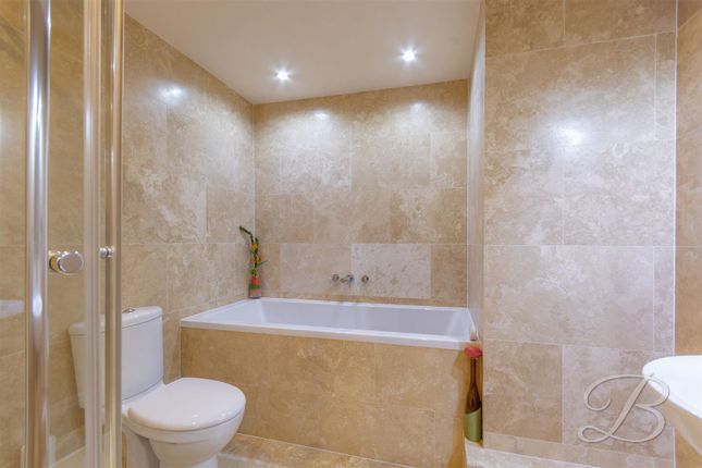 Flat for sale in Berry Hill Lane, Mansfield