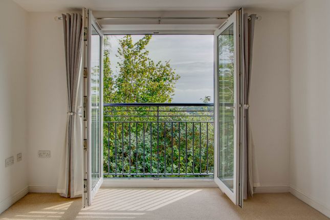 Flat for sale in Mount Pleasant, Southcrest, Redditch, Worcestershire