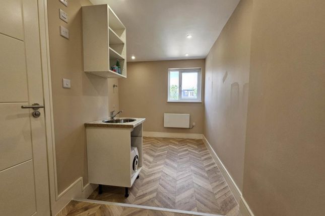 40a, Rosebank Road, London photo 4