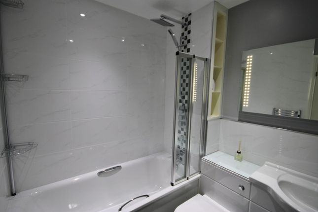 10, Pinkcoat Close, Middlesex photo 4