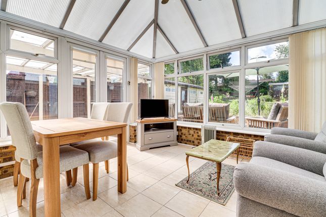 28, Driftwood Avenue, Hertfordshire photo 4