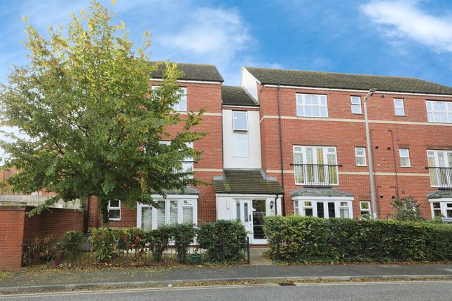 Flat for sale in Huxley Court, Stratford-Upon-Avon