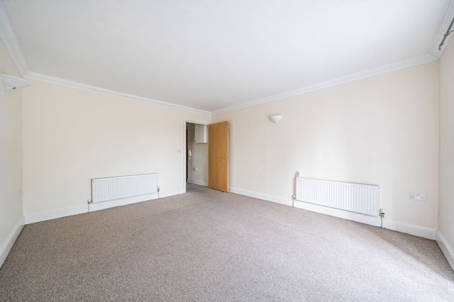 Flat, 3, Chiltern Heights, Buckinghamshire photo 4