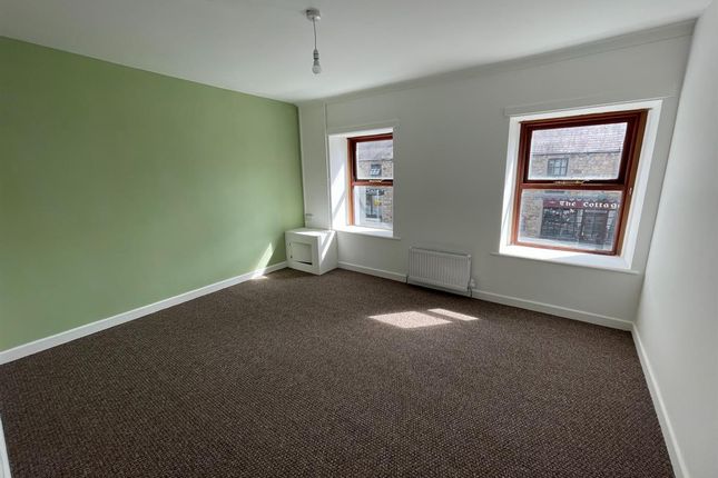 17 Wind Street, Ammanford photo 3