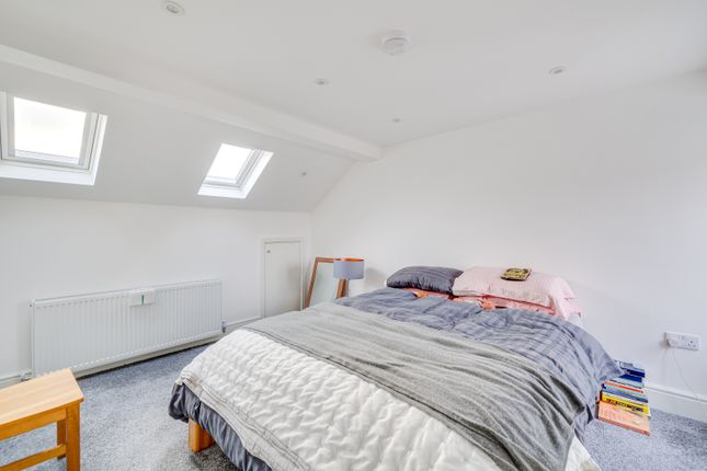 Flat to rent in Gilstead Road, Fulham