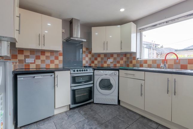 8, Aireville Mount, Keighley photo 4