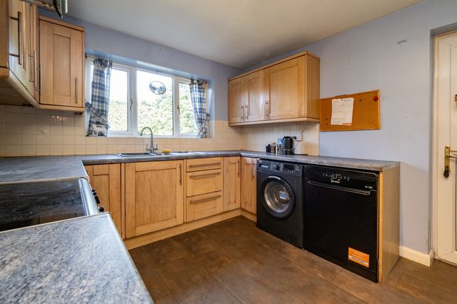 7, Scotts Garth Close, Beverley photo 4
