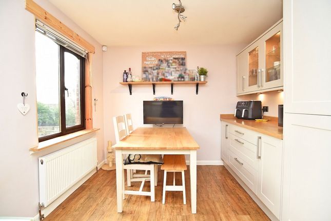 30 Eavestone Grove, Harrogate photo 4