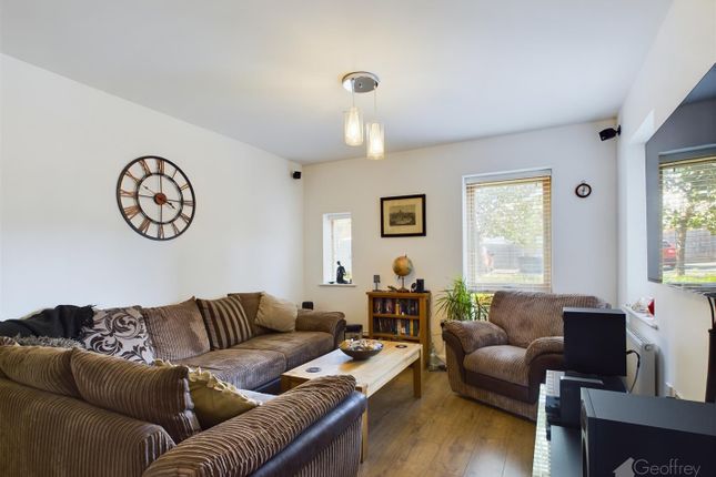55, Sparrowhawk Way, Harlow photo 4