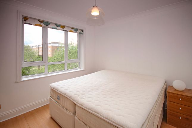Flat to rent in Rope Street, London