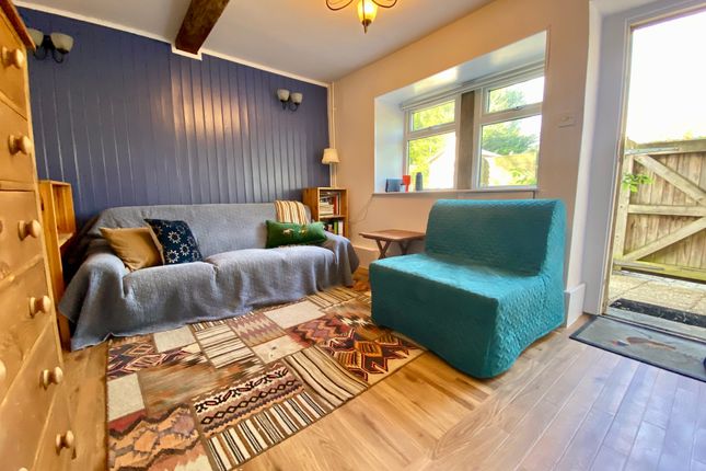 14, Cinderhills Road, HOLMFIRTH photo 3