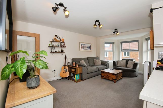 43, Goodearl Place, Princes Risborough photo 2