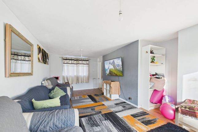 3 Spring Close, Huntingdon photo 4