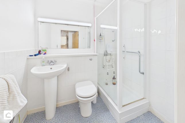 Flat 27, Andwell Court, Trinity Place, Eastbourne photo 4