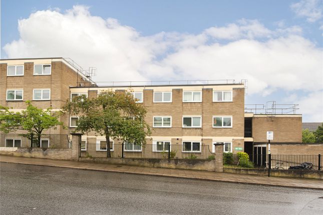 3-bed flat on 103b, West Hill Road, Greater London, £489,000