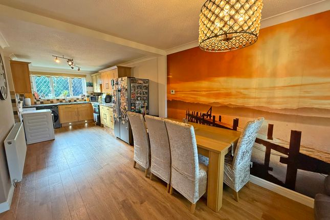 6, Skiplam Close, Scarborough photo 4