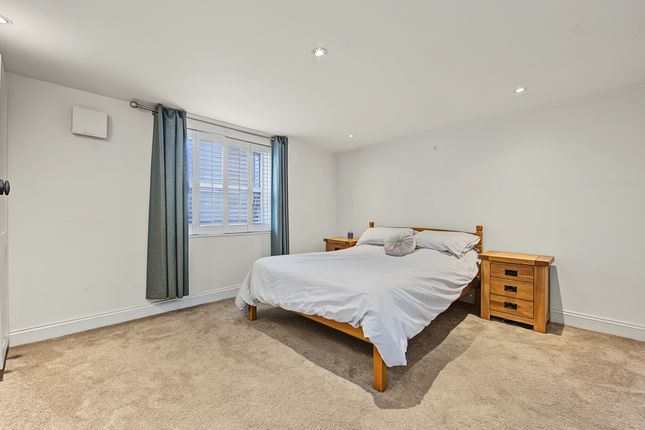 Basement Flat, London photo 4