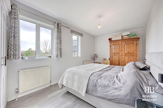 End terrace house for sale in Beclands Road, London