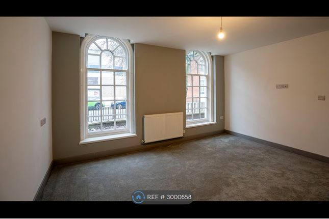 Flat  The Old Station House, Willenhall photo 5