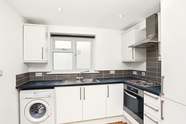 Flat1 13b, Molesey Road, Hersham Village photo 2