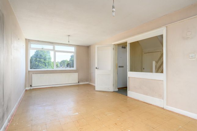 8, Copenhagen Way, Walton-on-Thames photo 3