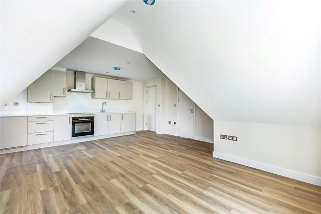 Flat 6 Homeleigh,, Guildford Road, Surrey photo 4