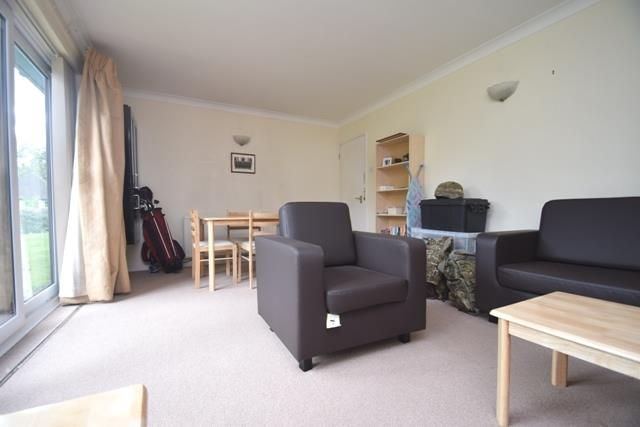 Flat to rent in Daintry Lodge, Northwood