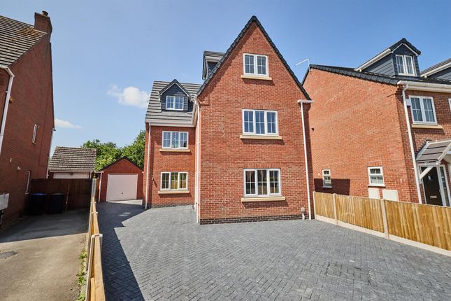 Russet Close 17.Jpg
